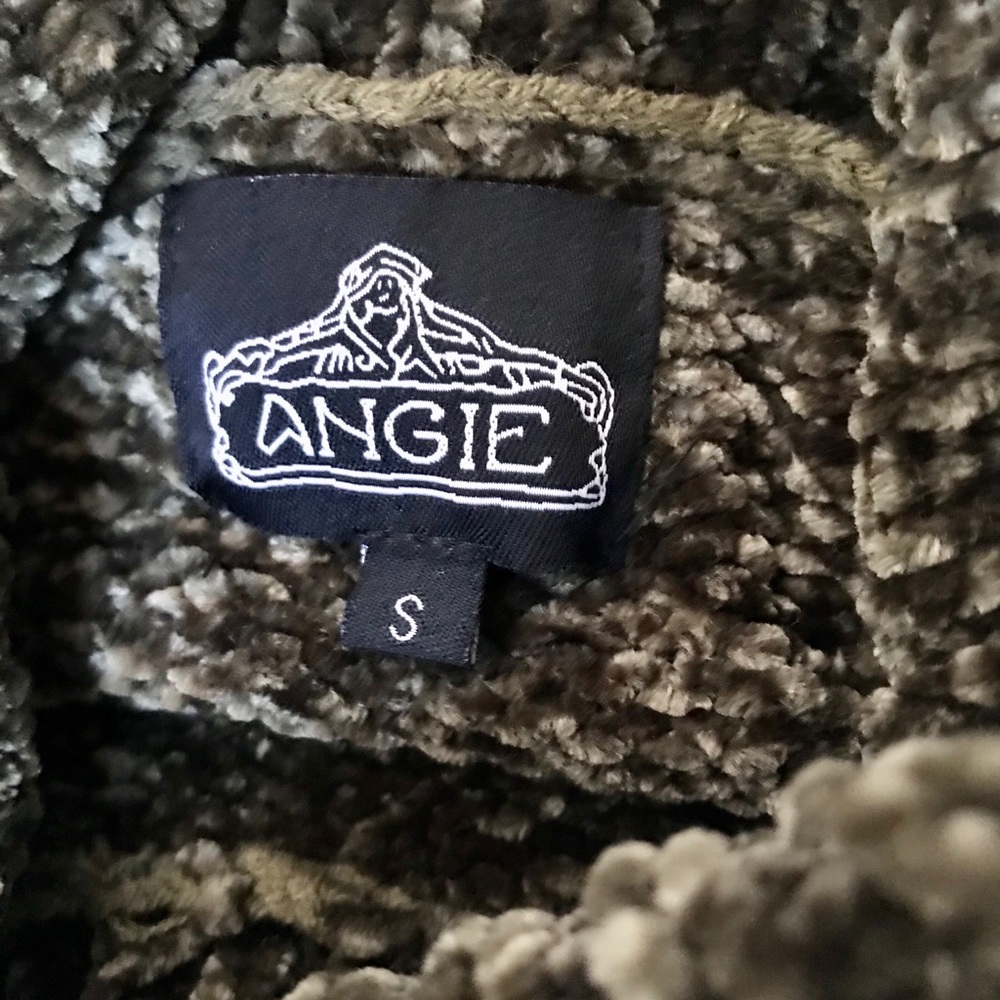 Boutique Fringe Turtleneck - Picture 4 of 4